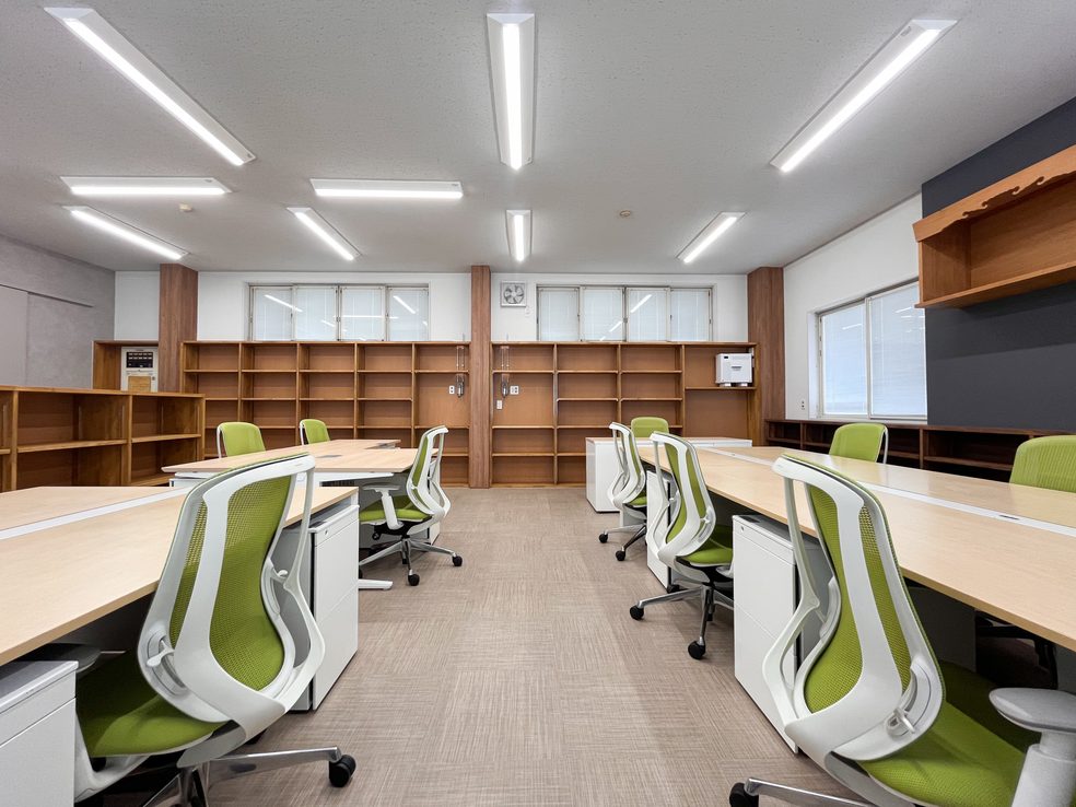 大量の書類を収納できる壁面造作棚